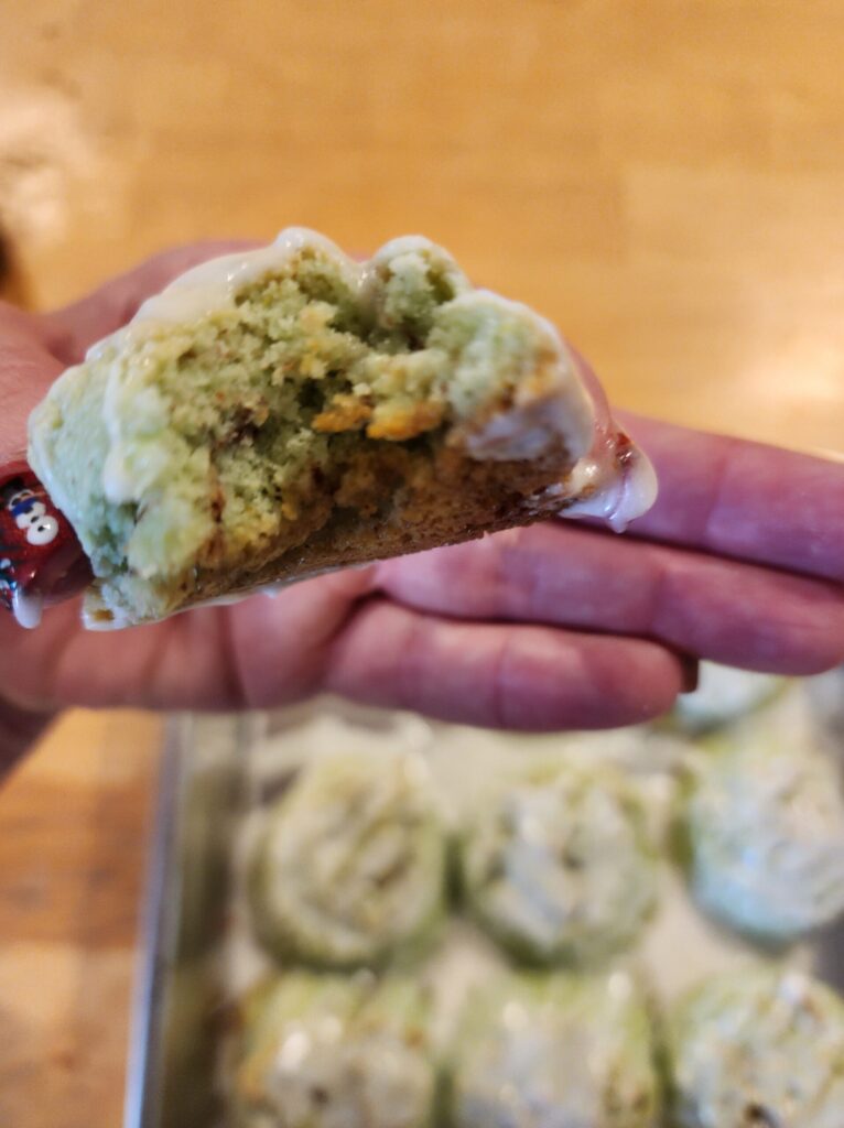 Pistaschio Pudding Cinnamon Rolls